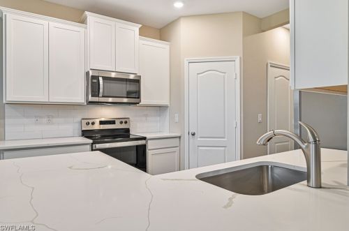 828 37th St, Cape Coral, FL 33914-7927