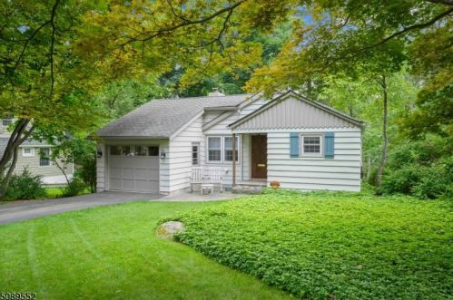 27 Shawnee Trl, Sparta NJ  07871-1515 exterior