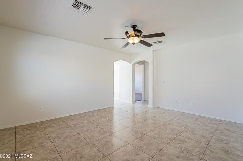 709 Cholla Crest Dr, Green Valley, AZ 85614-5253