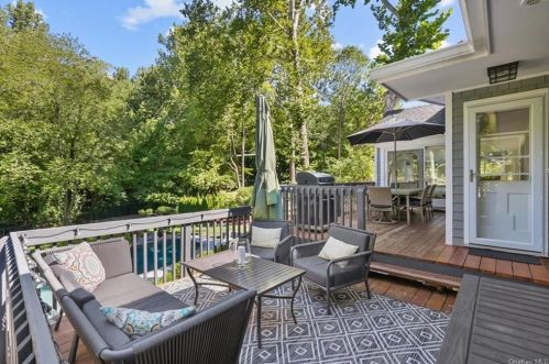 180 Hillair Cir, White Plains NY  10605-4506 exterior
