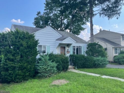 222 Washington Pl, Paterson, NJ 07512-2588