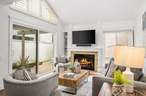 513 15th St, Huntington Beach CA  92648-4045 exterior