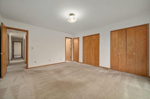 2375 Chickasaw Dr, London OH  43140-9014 exterior