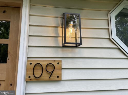 9 Glen Ridge Dr, Downingtown, PA 19335-1911