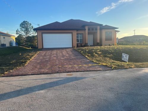 3711 13th St, Lehigh Acres, FL 33976-2818