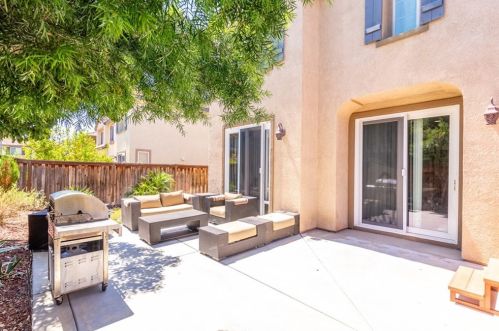 27404 Lock Haven Ct, Temecula CA  92591-4423 exterior