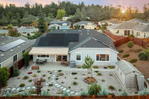 172 Ryans Ln, Grass Valley, CA 95945-5052