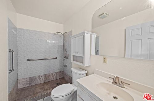 1069 Ridgewood St, Long Beach CA  90807-1023 exterior