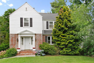 61 Fayette Rd, Scarsdale, NY 10583-7155