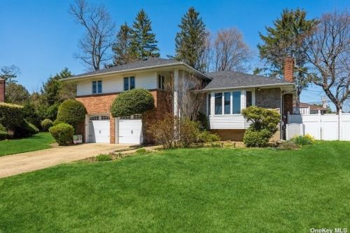 708 Bach Ct, Westbury, NY 11590-5901