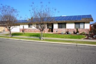 430 Cedar St, Hanford, CA 93230-1211