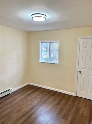 41 Bedford St, Wheatley Heights NY  11798-3903 exterior