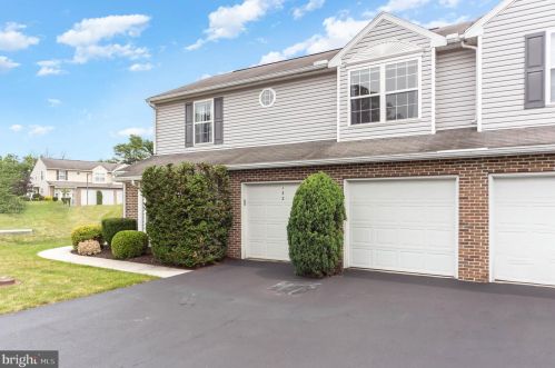 132 Peregrine Ln, Hummelstown, PA 17036-8846