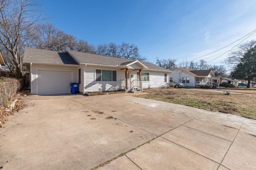 705 Cannon Dr, Euless, TX 76040-5310