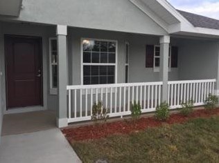 725 Lighthouse Ave, Fort Pierce, FL 34983-3809
