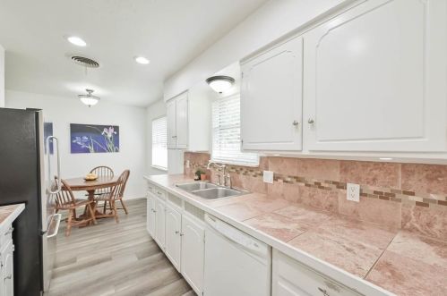 6128 Walraven Cir, Fort Worth TX  76133-2744 exterior