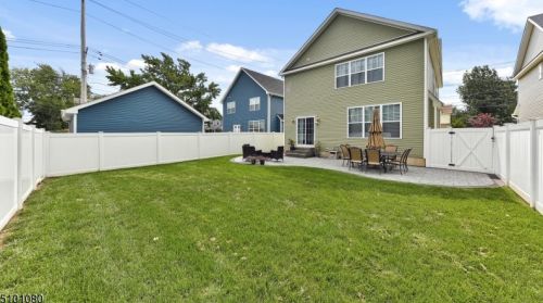 38 Walnut St, Little Falls NJ  07424-1402 exterior