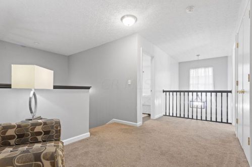 2831 Crosshurst Ct, Darbydale OH  43123-8087 exterior