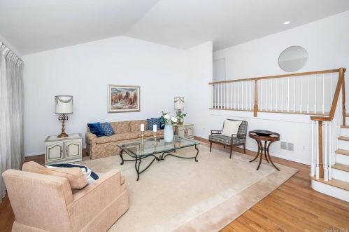 31 Frederick Ln, Scarsdale, NY 10583-6505