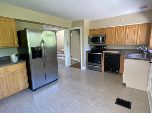 7901 Daly Rd, Cincinnati OH 45224-1168 exterior