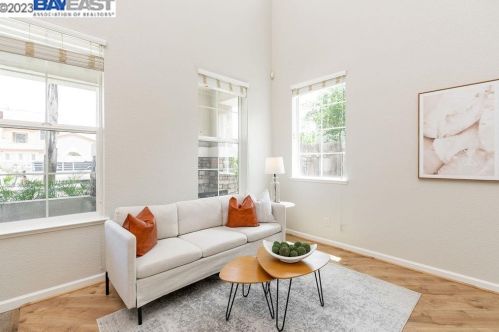19 Renoir Ct, Oakley, CA 94561-1775