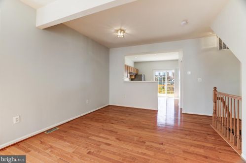 3581 Sherbrooke Cir, Woodbridge VA  22192-7033 exterior