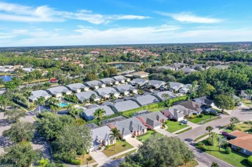 1812 Piccadilly Circus, Naples FL 34112-3687 exterior