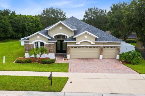 2424 Pond Cove Way, Apopka FL  32712-4886 exterior