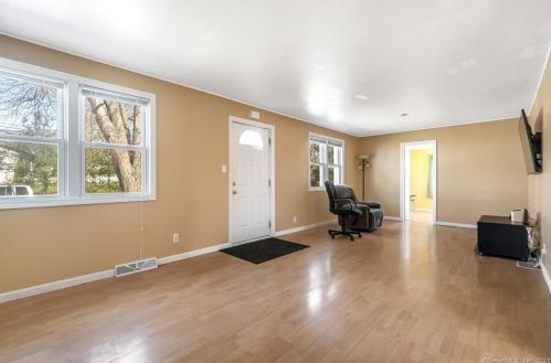 322 Harmony St, Bridgeport, CT 06606-3829