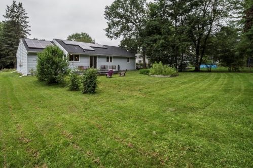 40 Van Meter Dr, Amherst, MA 01002-1425