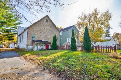 320 Knowlton St, Belvidere NJ  07823-1824 exterior