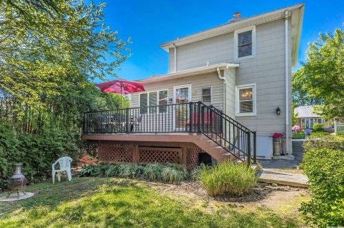 22 Katherine St, Matinecock, NY 11560-1718