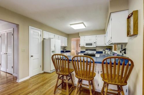 1226 Wedgewood Dr, Waukesha WI  53186-6753 exterior