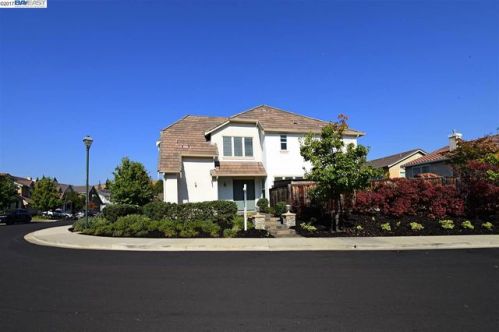 217 Nanterre St, Danville, CA 94506-1945