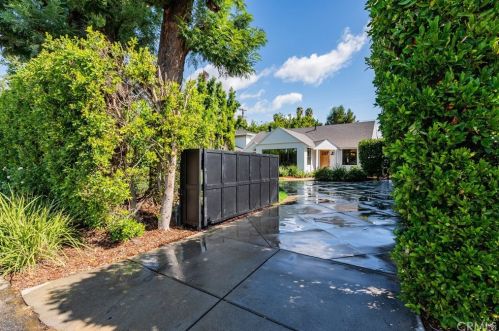 6464 Firmament Ave, Van Nuys CA  91406-6218 exterior