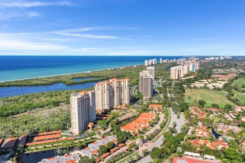 6585 Nicholas Blvd, Naples FL  34108-7207 exterior