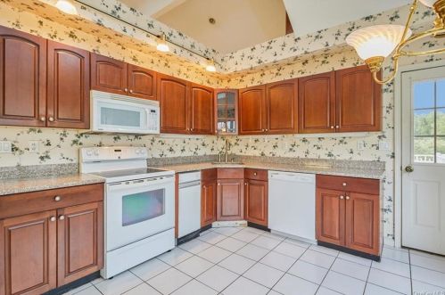 7 High Ridge Rd, Crotonville NY  10562-1970 exterior