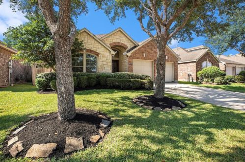 13420 Moonlit Lake Ln, Pearland, TX 77584-3733