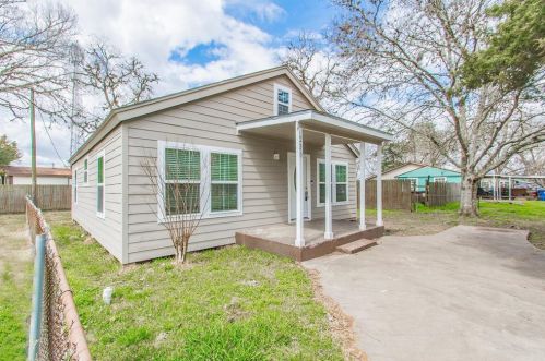 230 Dow St, West Columbia, TX 77486-3134