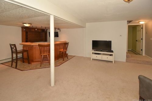 1 Jacobs Hill Rd, Ellington CT  06029-3117 exterior