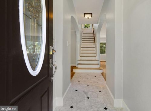4462 Greenwich Pkwy, Washington, DC 20007-2068