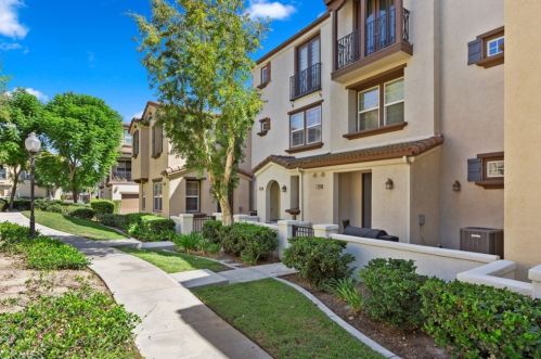 7012 Vining St, Chino, CA 91710-8103