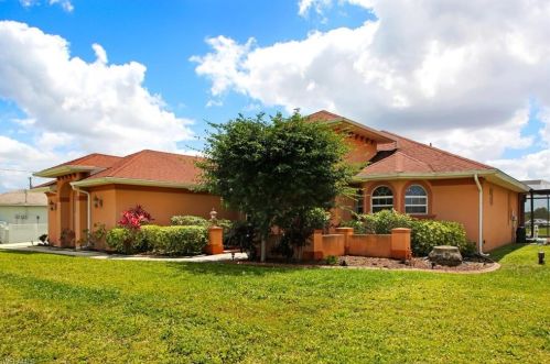 1928 14th St, Cape Coral, FL 33909-1643