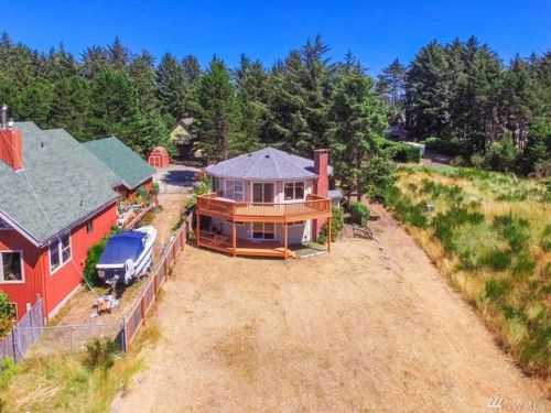 915 35th Ln, Seaview WA  98644-2020 exterior
