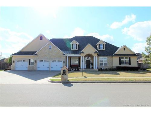 3115 Kingston Dr, Bartlesville, OK 74006-5846