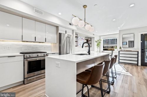 1719 Euclid St, Washington, DC 20009-2809