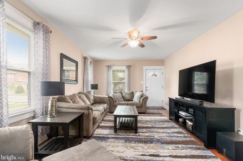 10 Cedar Ave, Berlin Boro NJ  08009-1302 exterior