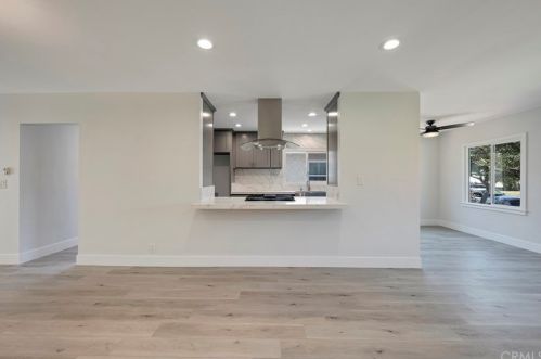 6128 Village Rd, Lakewood CA  90713-3131 exterior