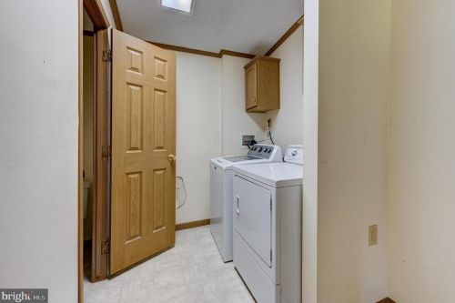 1356 Kings Hwy, Pilesgrove NJ 08098-2517 exterior