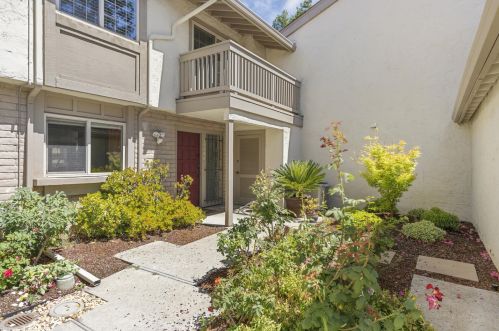 19906 Vineyard Ln, Saratoga, CA 95070-4550